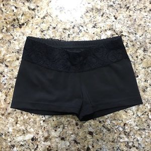 Girls medium Elliewear bootie shorts